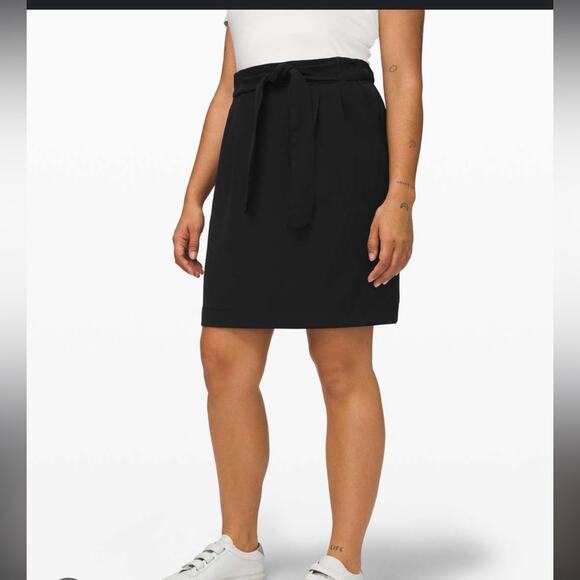 Lulu lemon black Noir skirt size 6 NWT - Picture 1 of 2
